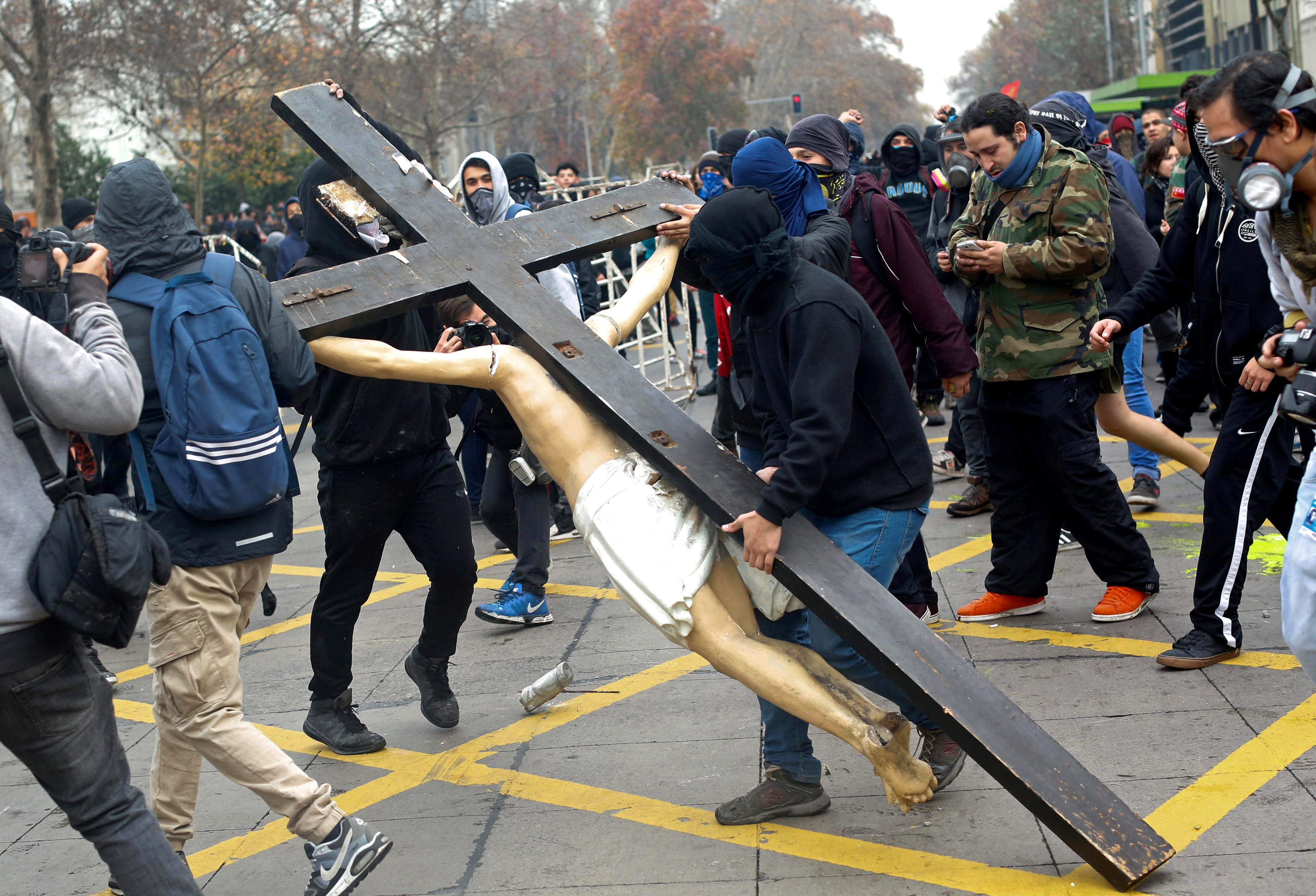 Chilean student march ends with confrontation, church ...